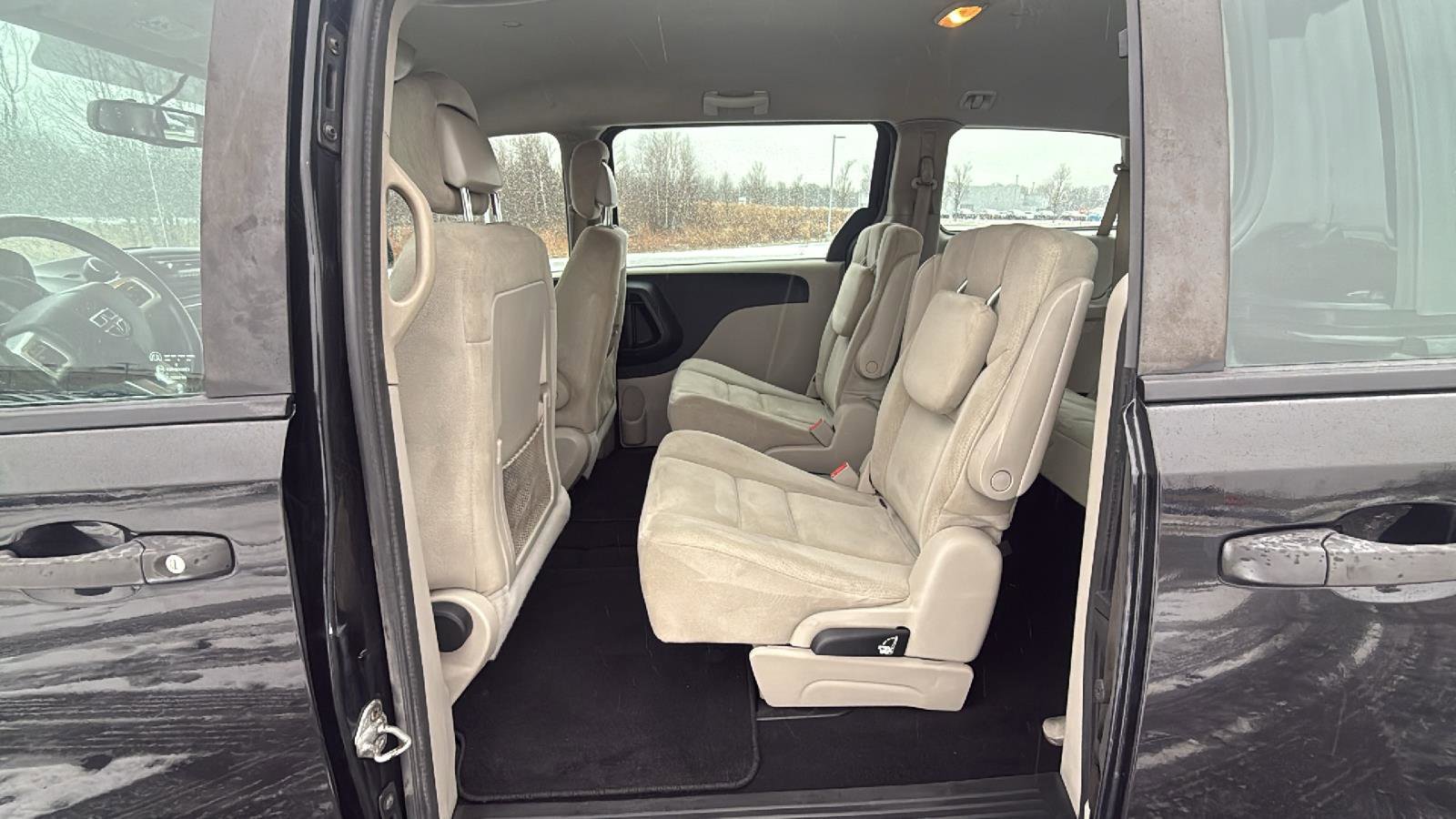 Used 2015 Dodge Grand Caravan American Value Package w/ UConnect Hands-Free Group image 23