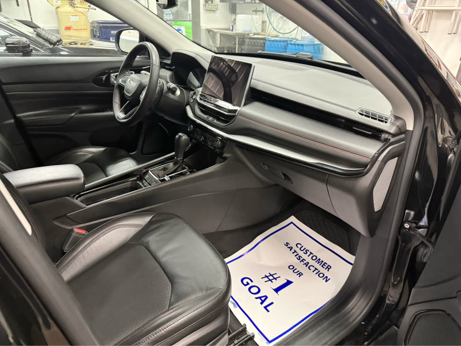 Used 2022 Jeep Compass Trailhawk AWD/4WD image 28