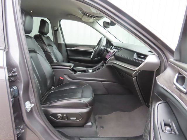 Used 2023 Jeep Grand Cherokee L Limited AWD/4WD image 24