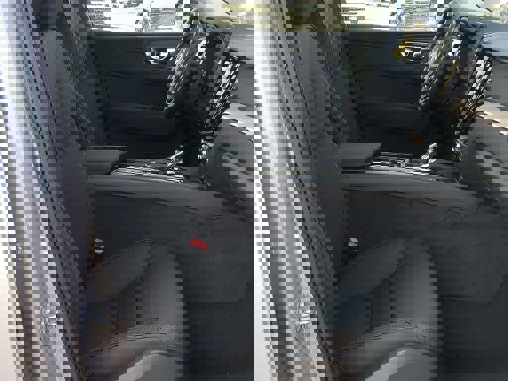 New 2026 Volvo XC60 B5 Plus w/ Protection Package Premier image 20