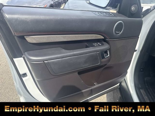 Used 2019 Land Rover Discovery HSE image 18
