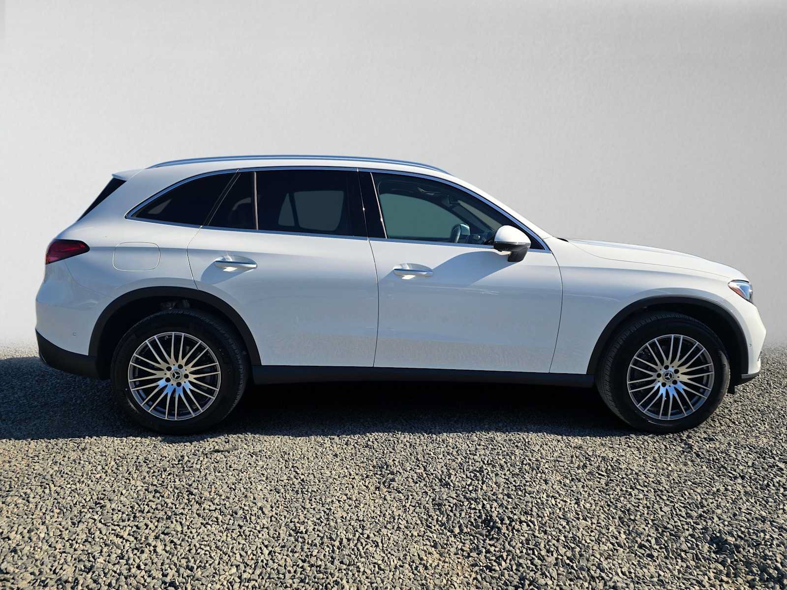 Used 2026 Mercedes-Benz GLC 300 4MATIC image 2