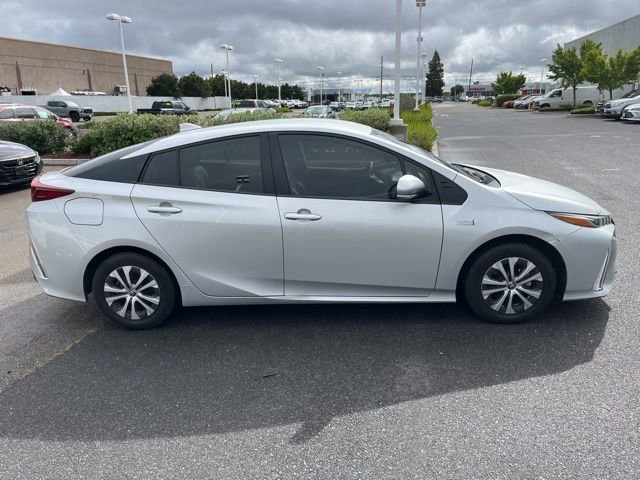 Used 2020 Toyota Prius Prime XLE w/ Carpet Mat Package FWD image 4