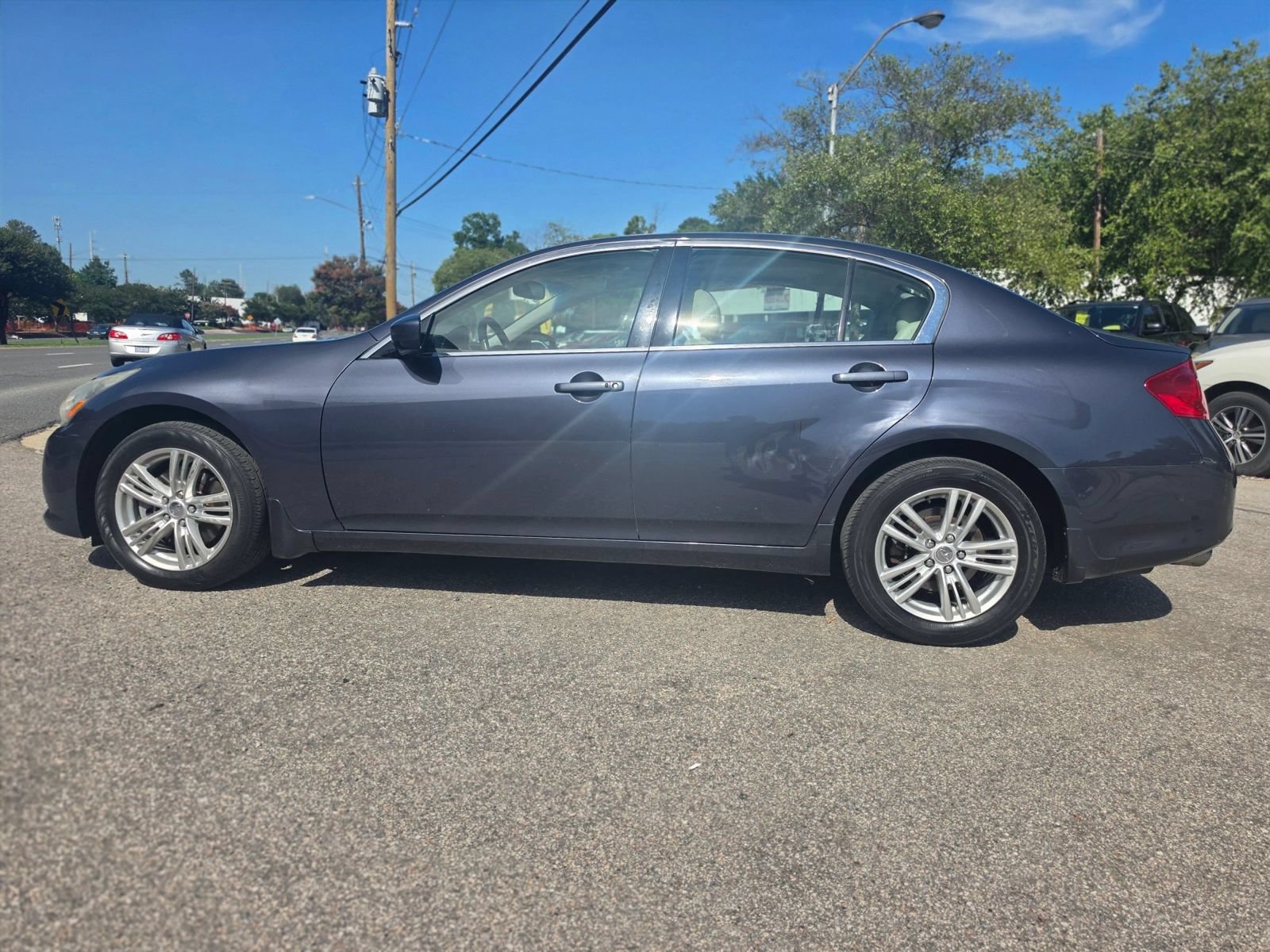 Used 2011 INFINITI G37 x Sedan w/ Premium Pkg AWD/4WD image 8