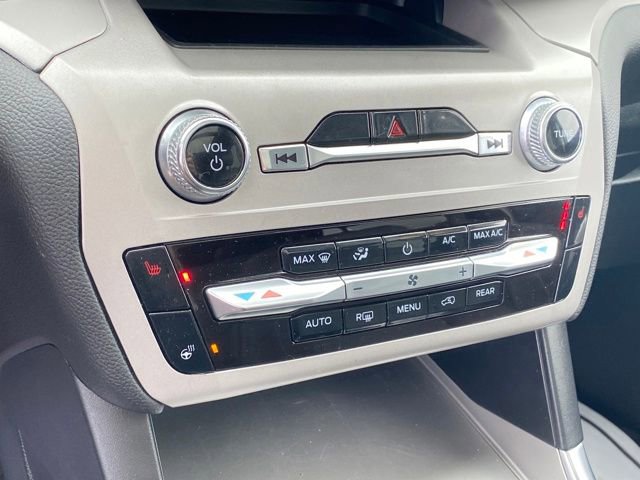 Used 2023 Ford Explorer XLT image 11
