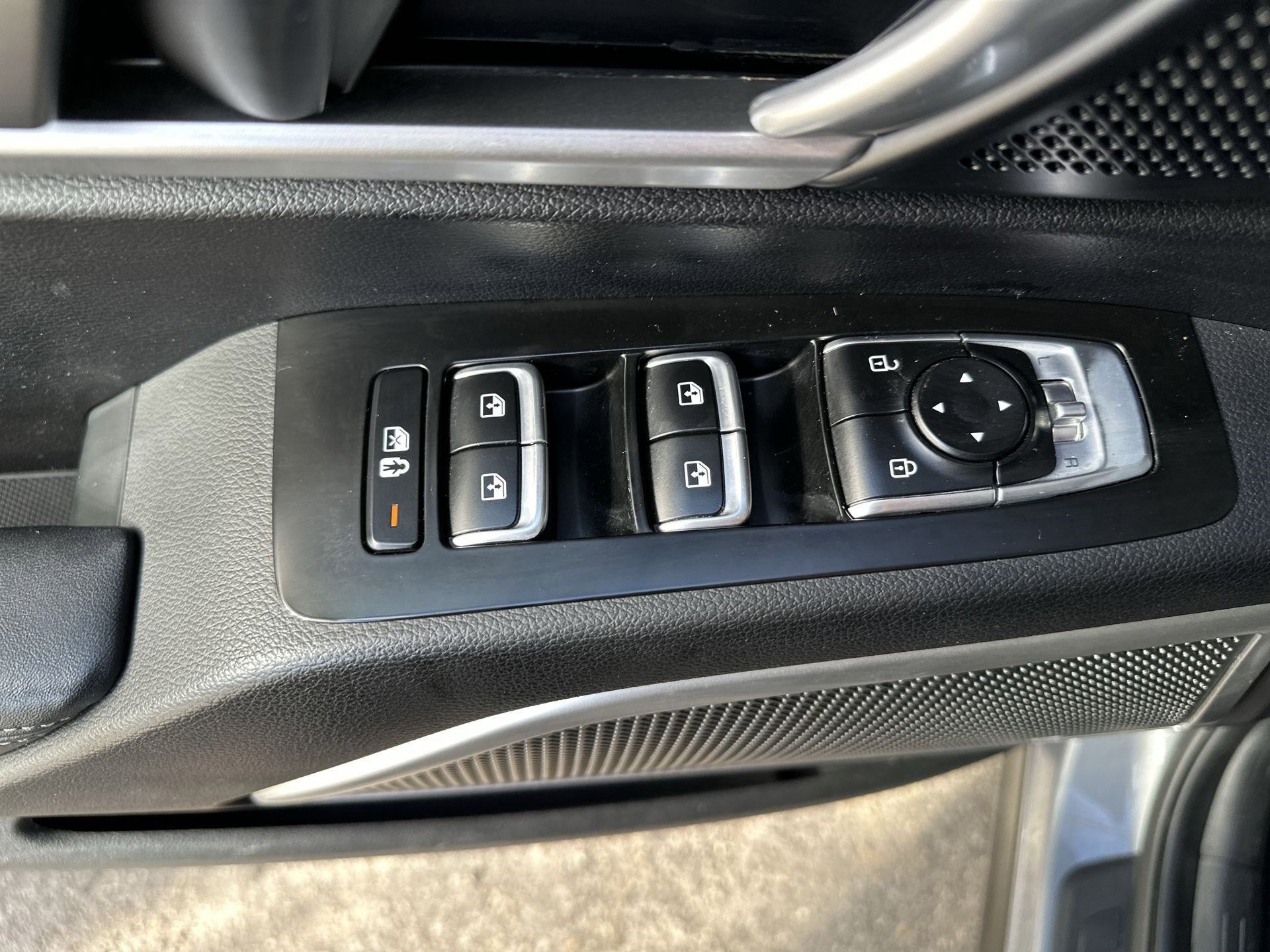 Certified 2020 Kia Telluride LX image 15