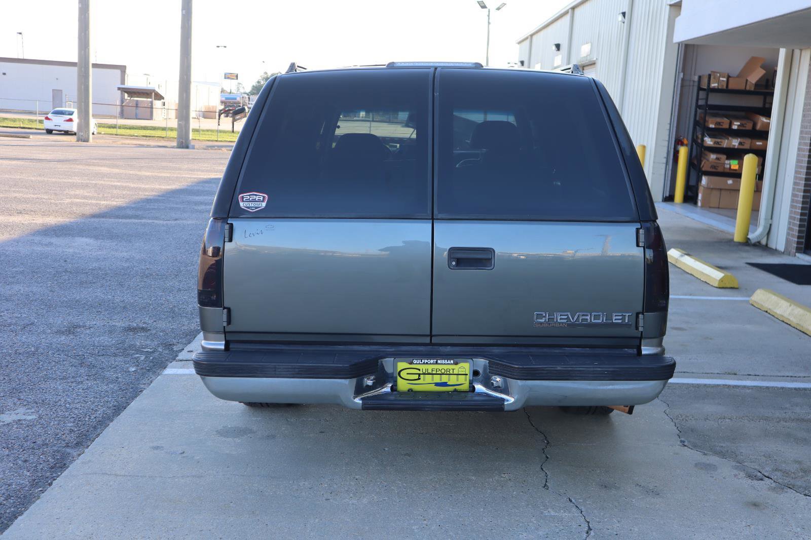 Used 1999 Chevrolet Suburban 2WD w/ Preferred Equipment Group 3 image 7