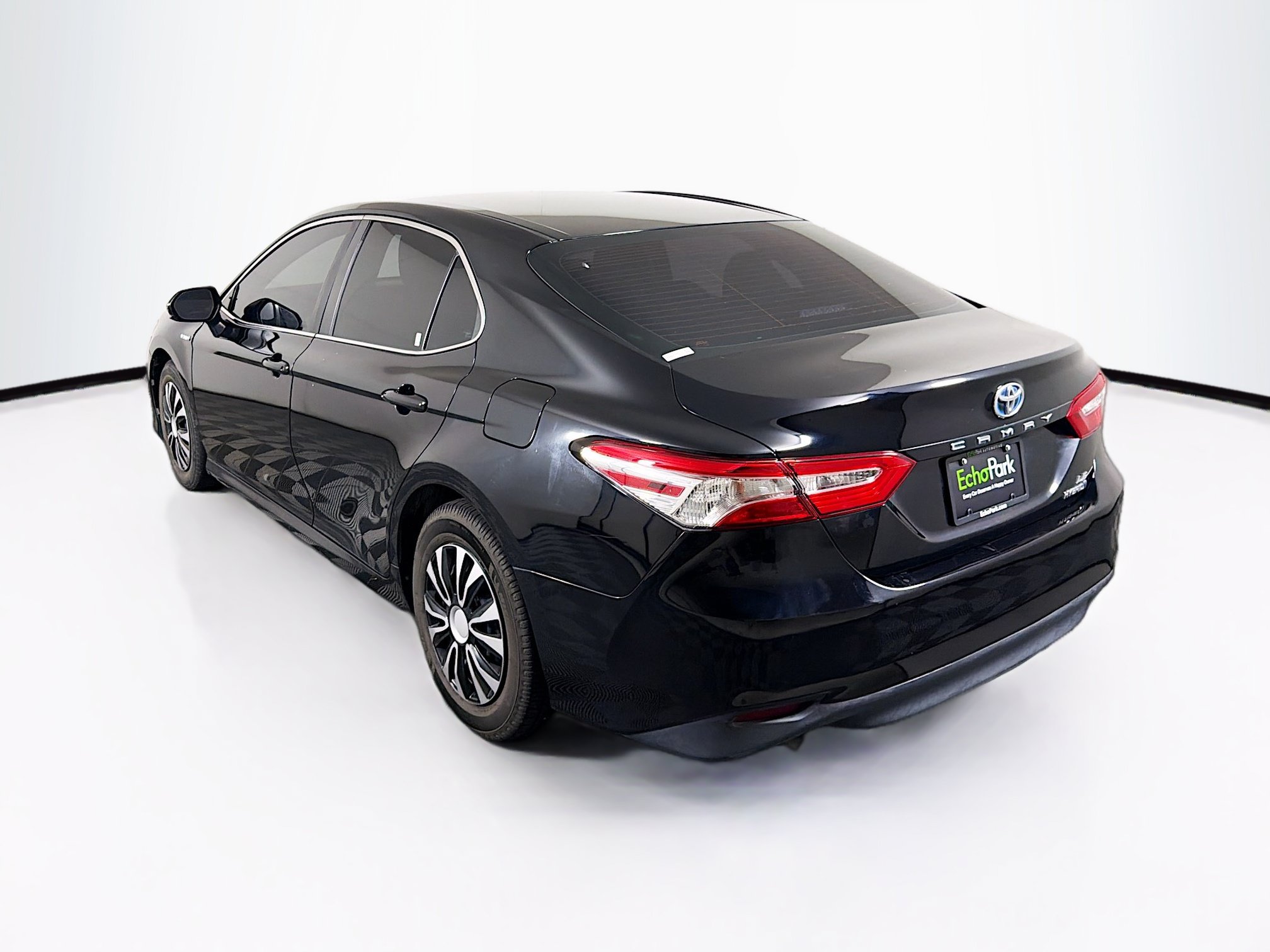 Used 2018 Toyota Camry LE FWD image 5