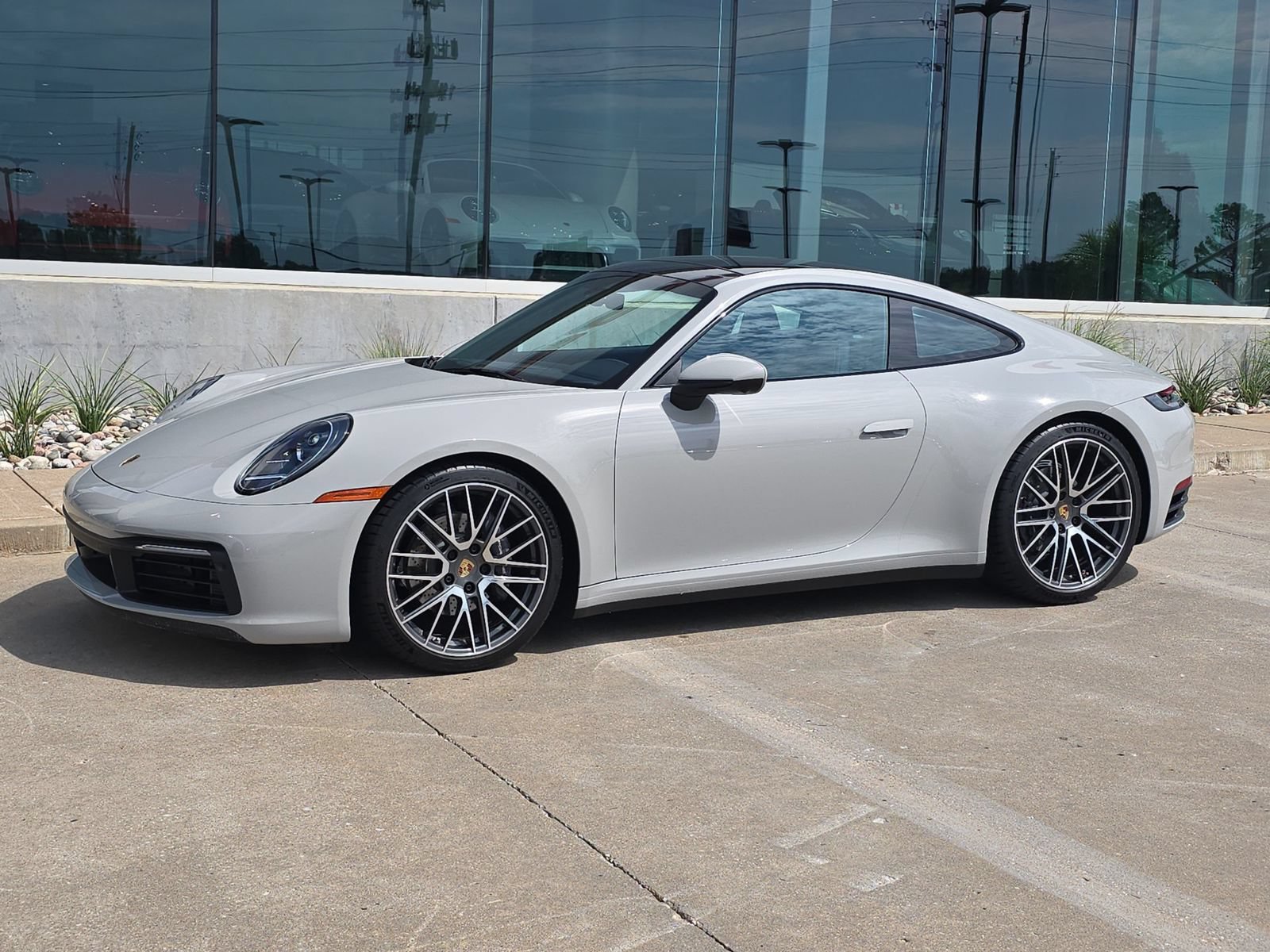 Certified 2024 Porsche 911 Carrera 4 AWD/4WD image 1