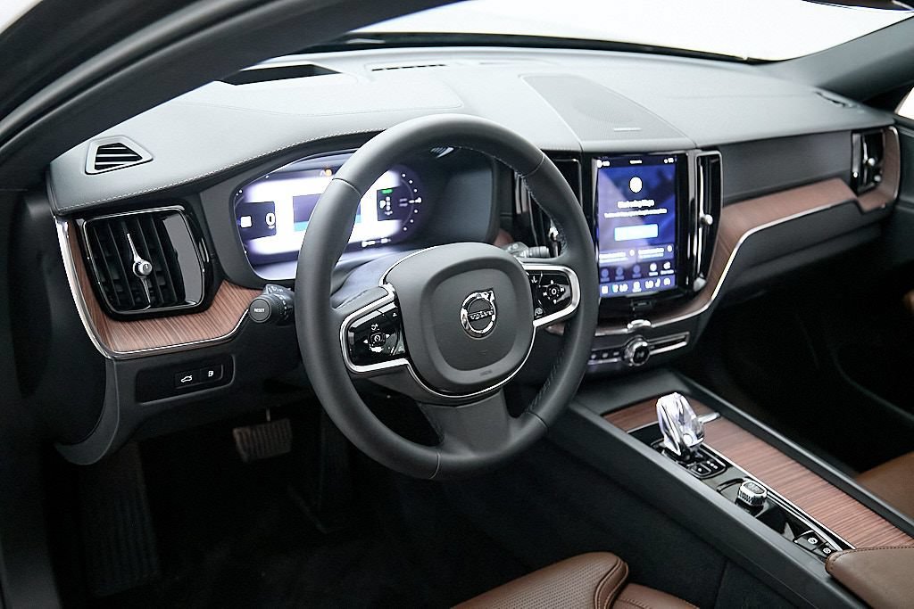 Certified 2023 Volvo XC60 T8 Ultimate w/ Climate Package AWD/4WD image 13