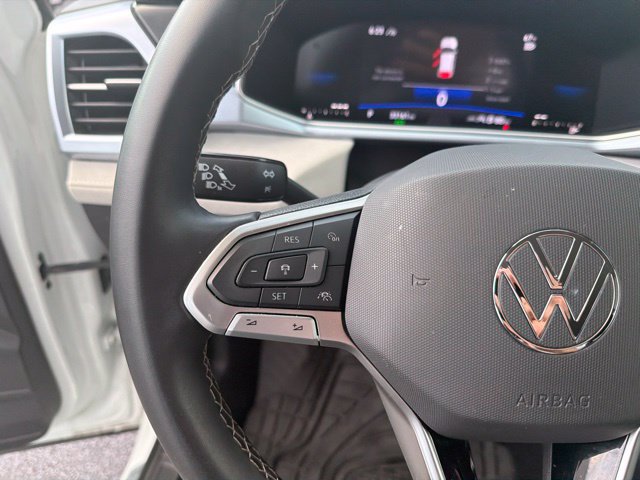 Used 2025 Volkswagen Taos SE AWD/4WD image 17