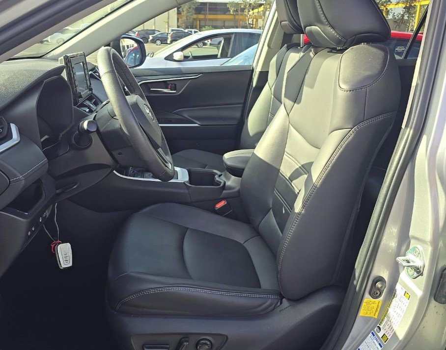 Used 2022 Toyota RAV4 XLE Premium AWD/4WD image 6