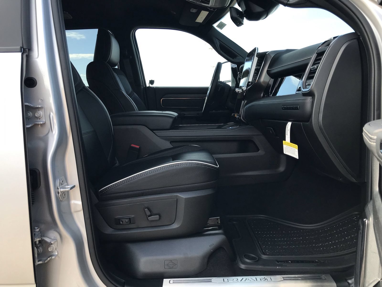 New 2026 RAM 3500 Limited AWD/4WD image 20