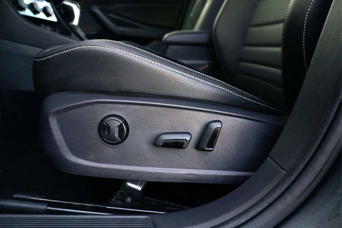 Used 2024 Volkswagen Jetta SE image 17