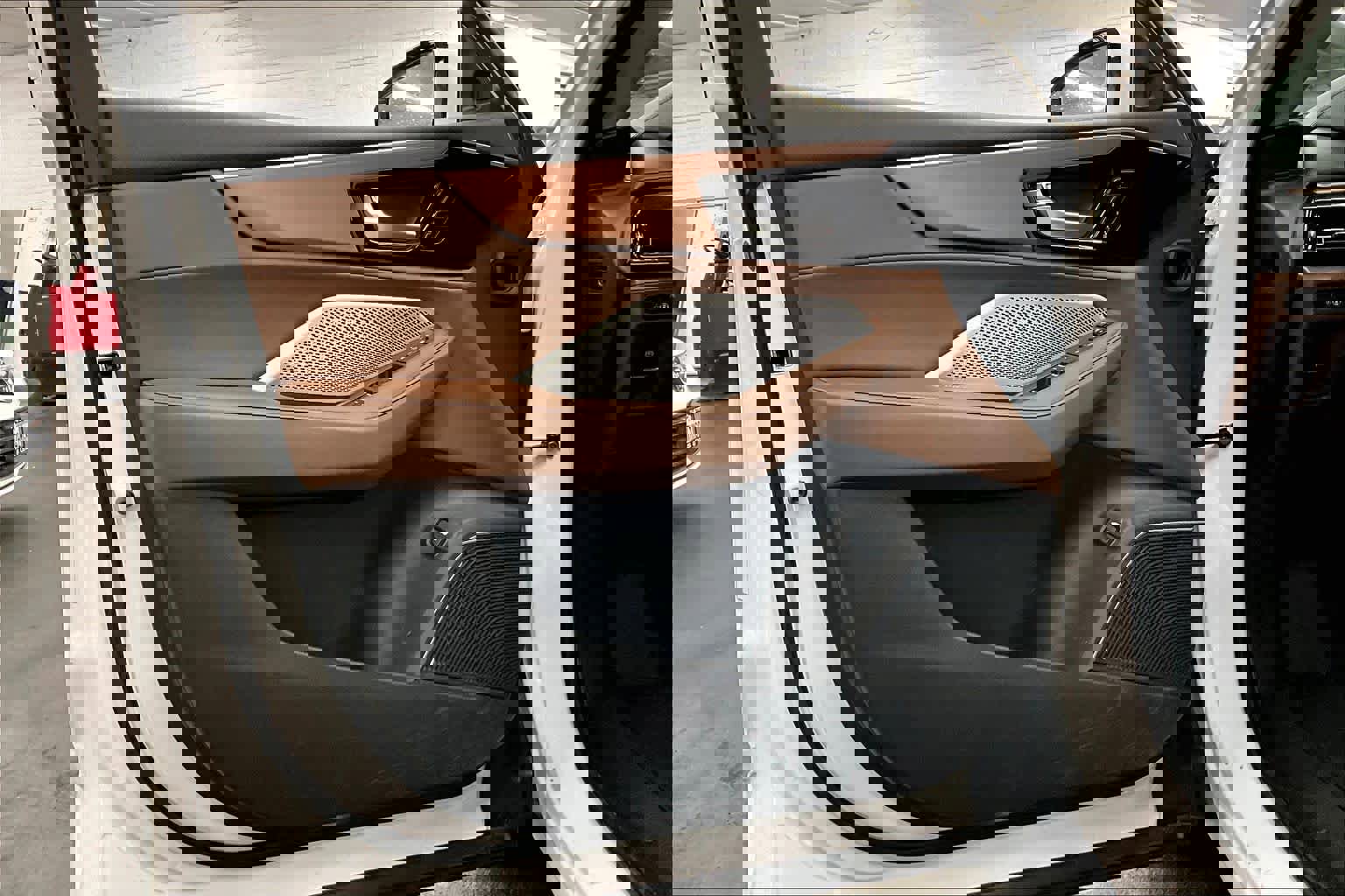 Used 2024 Acura MDX SH-AWD w/ Technology Package image 17