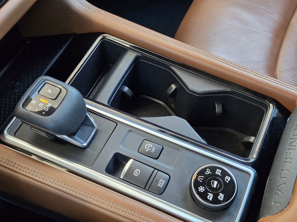 Used 2022 Nissan Pathfinder Platinum w/ Cargo Package image 18