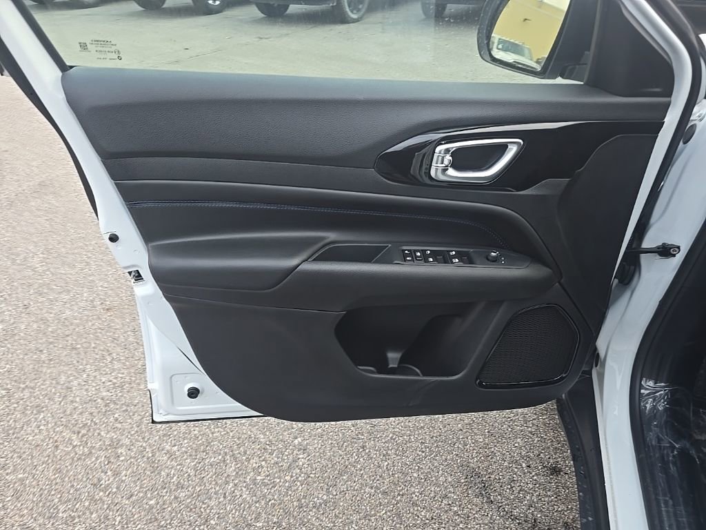 New 2026 Jeep Compass Limited image 18