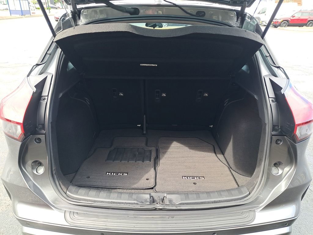 Used 2021 Nissan Kicks SR w/ SR Premium Package FWD image 20