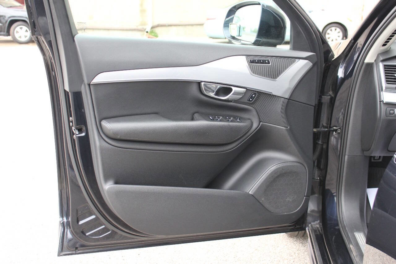 Used 2016 Volvo XC90 T6 Momentum image 9