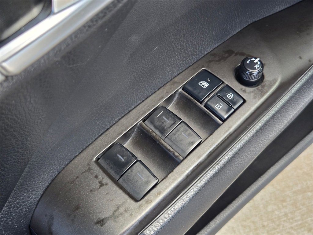 Used 2021 Toyota Camry SE image 12