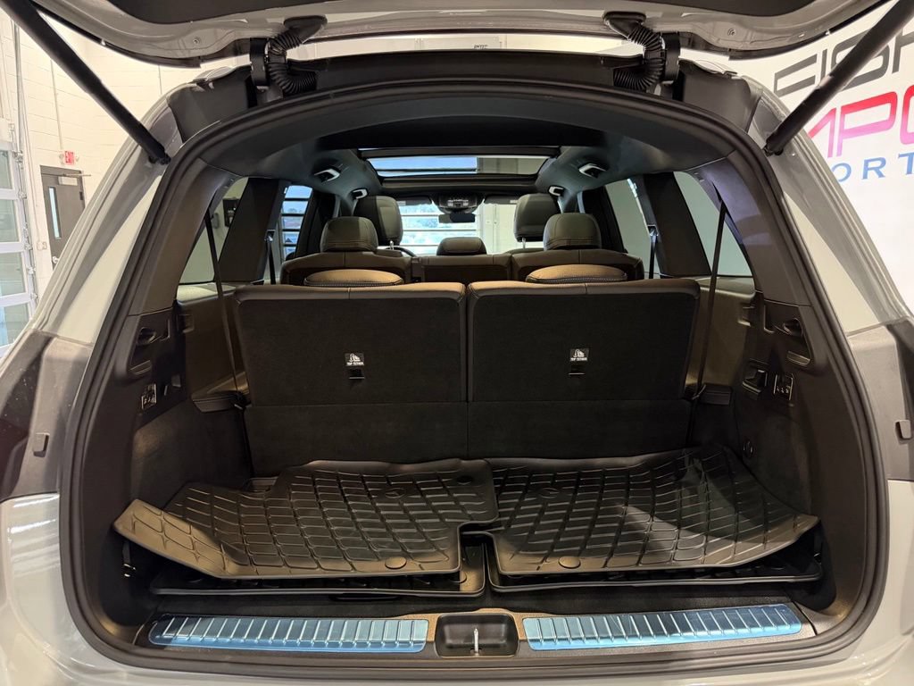 Used 2025 Mercedes-Benz GLS 450 4MATIC w/ AMG Line Exterior image 59