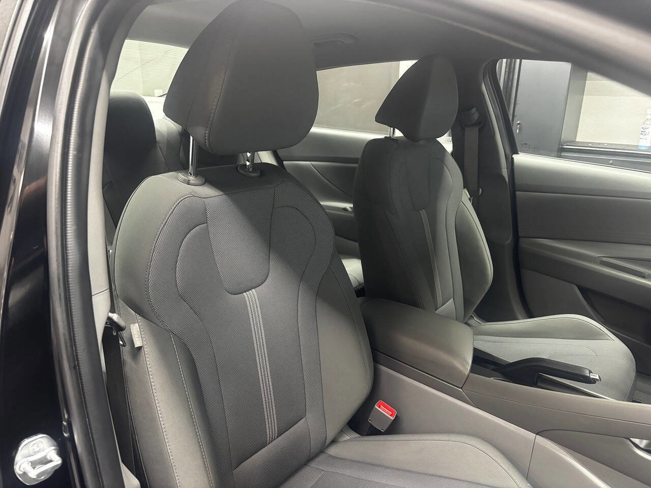 Used 2023 Hyundai Elantra SE FWD image 22