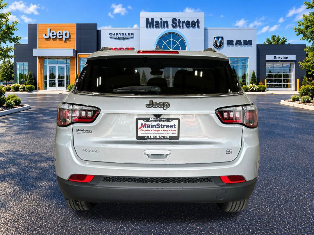 New 2026 Jeep Compass Latitude AWD/4WD image 4