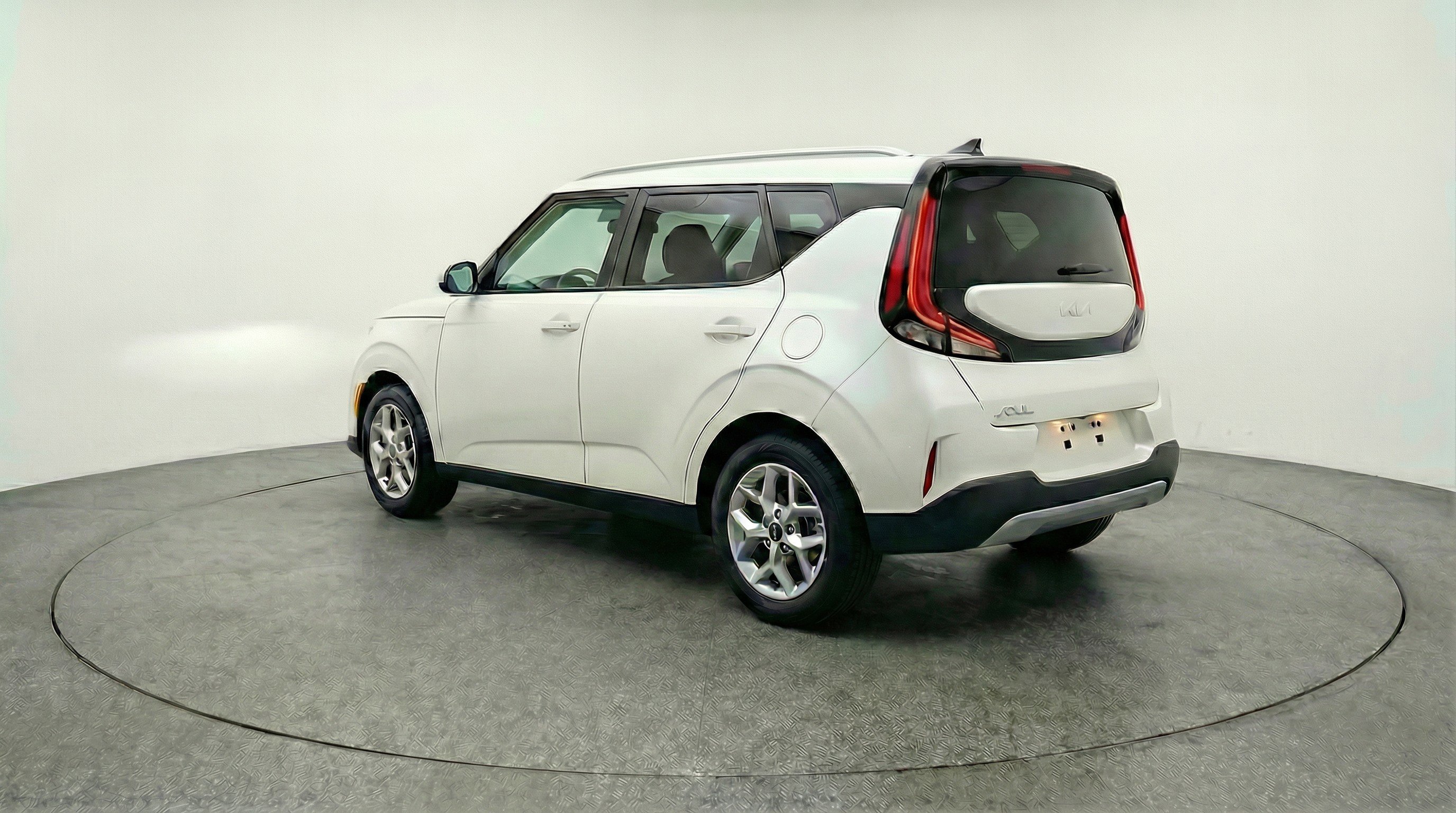 Used 2025 Kia Soul LX w/ LX Technology Package FWD image 6