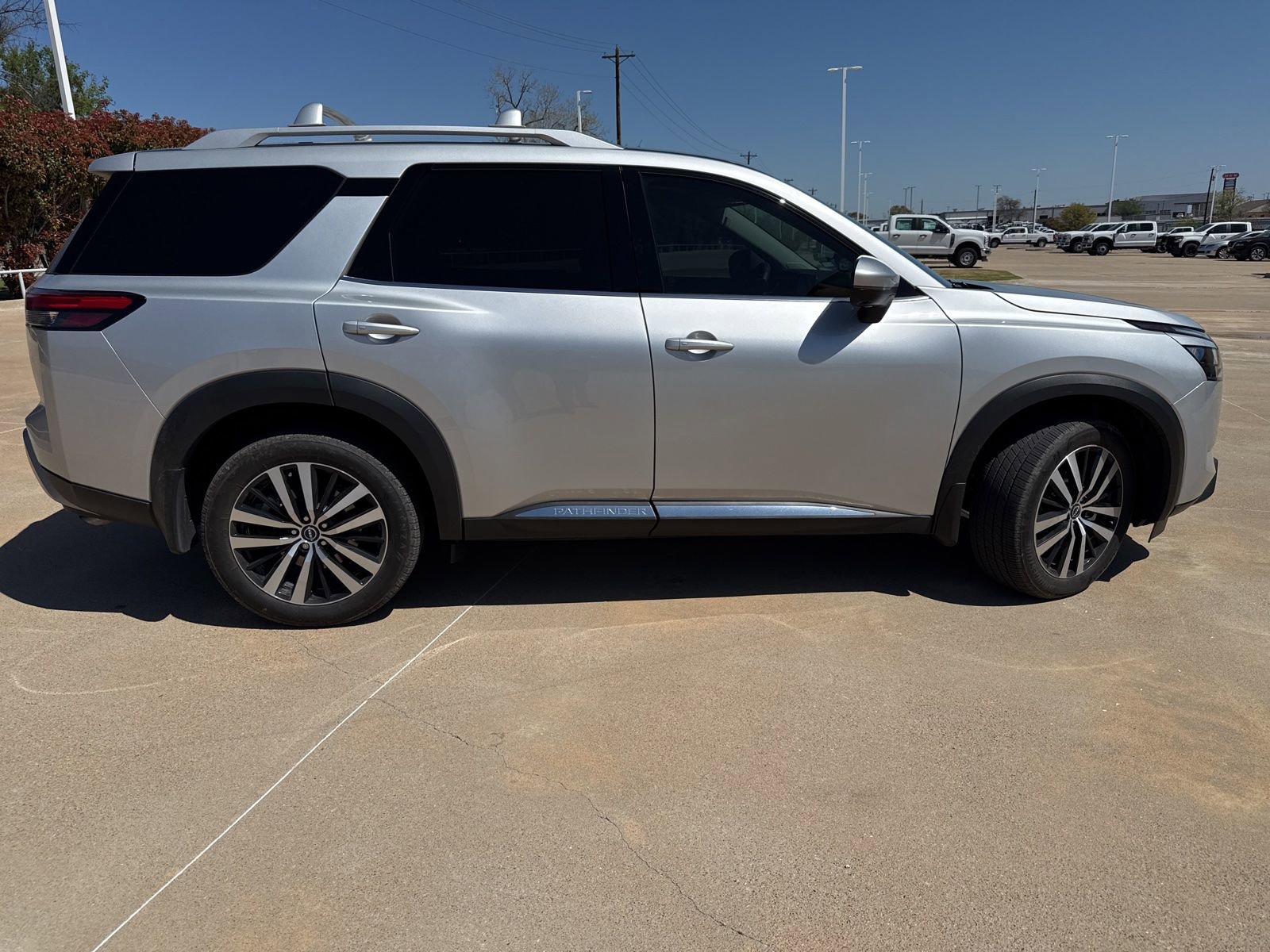 Used 2025 Nissan Pathfinder Platinum w/ Cargo Package image 5