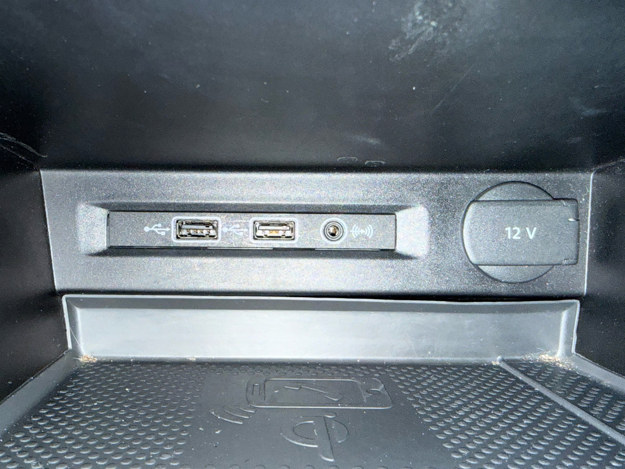 Used 2020 Volkswagen Tiguan SE w/ Panoramic Sunroof Package image 40