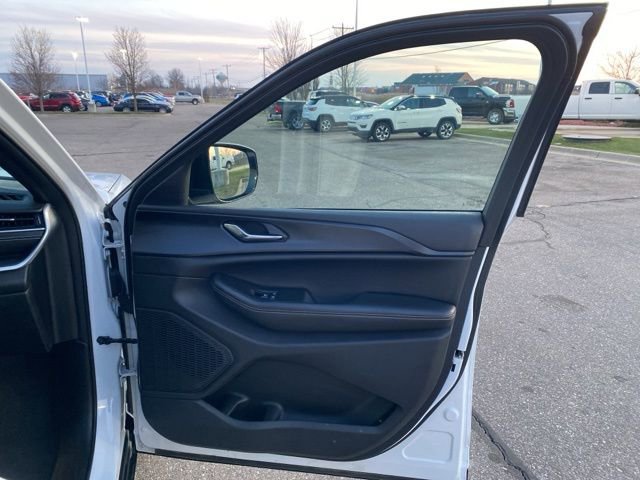 Certified 2024 Jeep Grand Cherokee L Laredo image 32