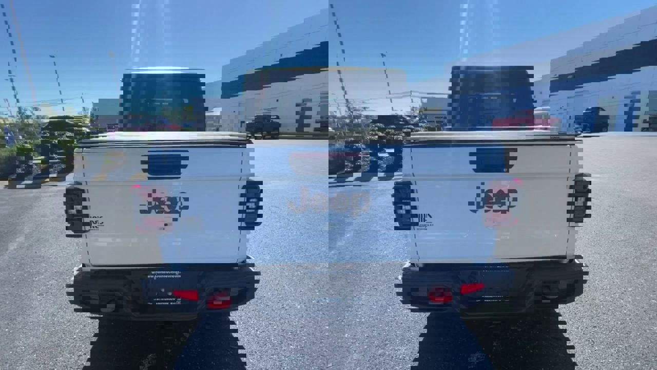 Used 2023 Jeep Gladiator Mojave w/ Cold Weather Group image 8