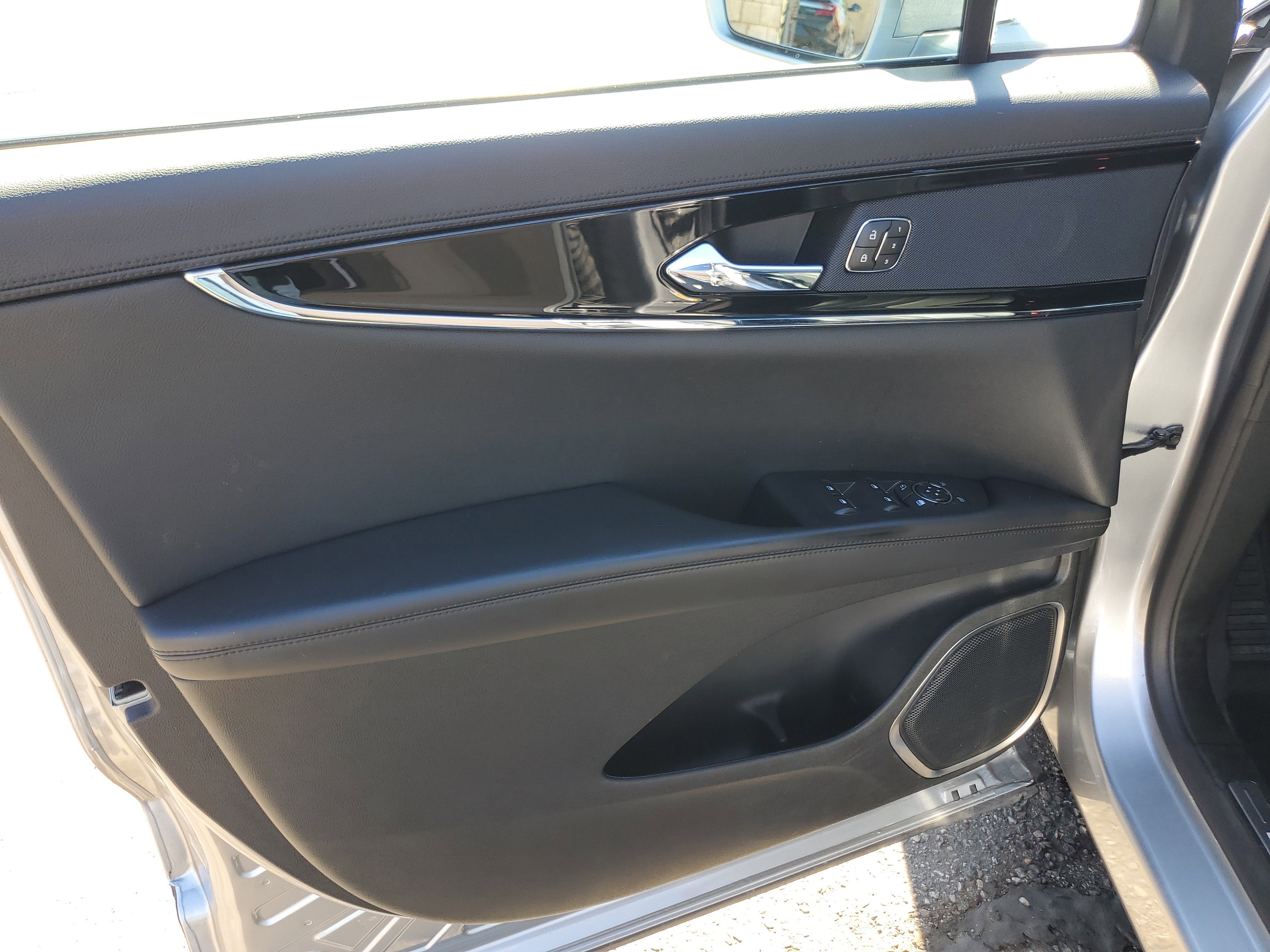 Certified 2023 Lincoln Nautilus Reserve image 10