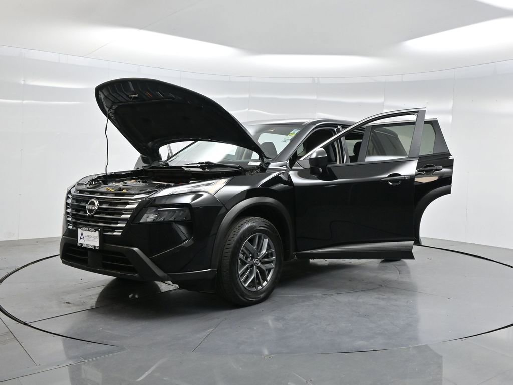 Used 2024 Nissan Rogue S image 39