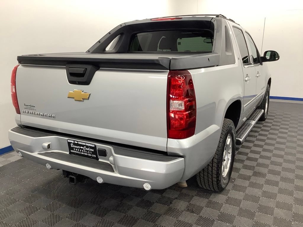 Used 2012 Chevrolet Avalanche LT AWD/4WD image 23