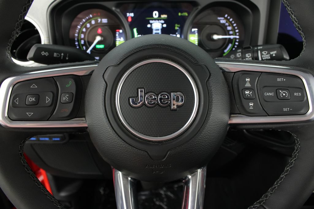 Used 2025 Jeep Wrangler Unlimited Sahara AWD/4WD image 12