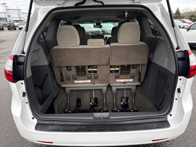 Used 2018 Toyota Sienna LE image 16