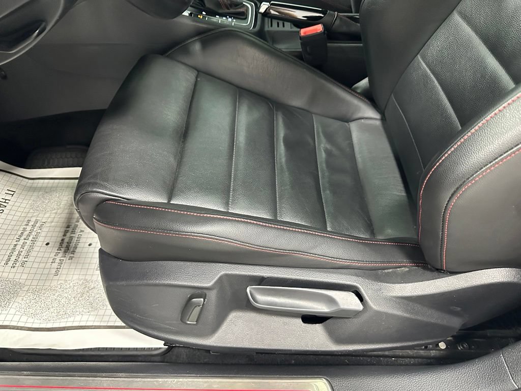 Used 2020 Volkswagen GTI SE FWD image 13