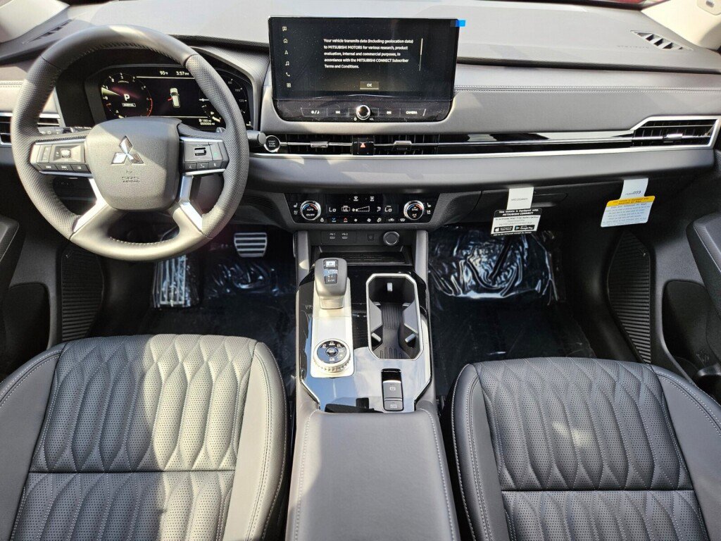New 2025 Mitsubishi Outlander SEL image 13