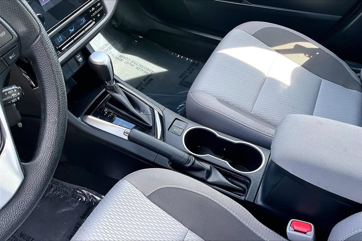 Used 2017 Toyota Corolla LE w/ Carpet Mat Package (TMS) FWD image 29