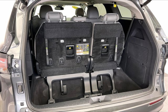 Used 2025 Toyota Sienna XLE image 28