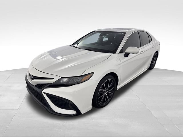 Used 2023 Toyota Camry SE w/ Convenience Package FWD image 3