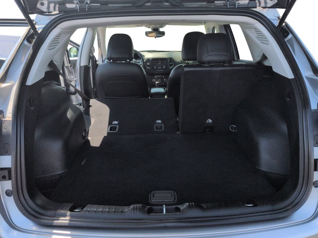 Used 2018 Jeep Compass Latitude FWD image 27
