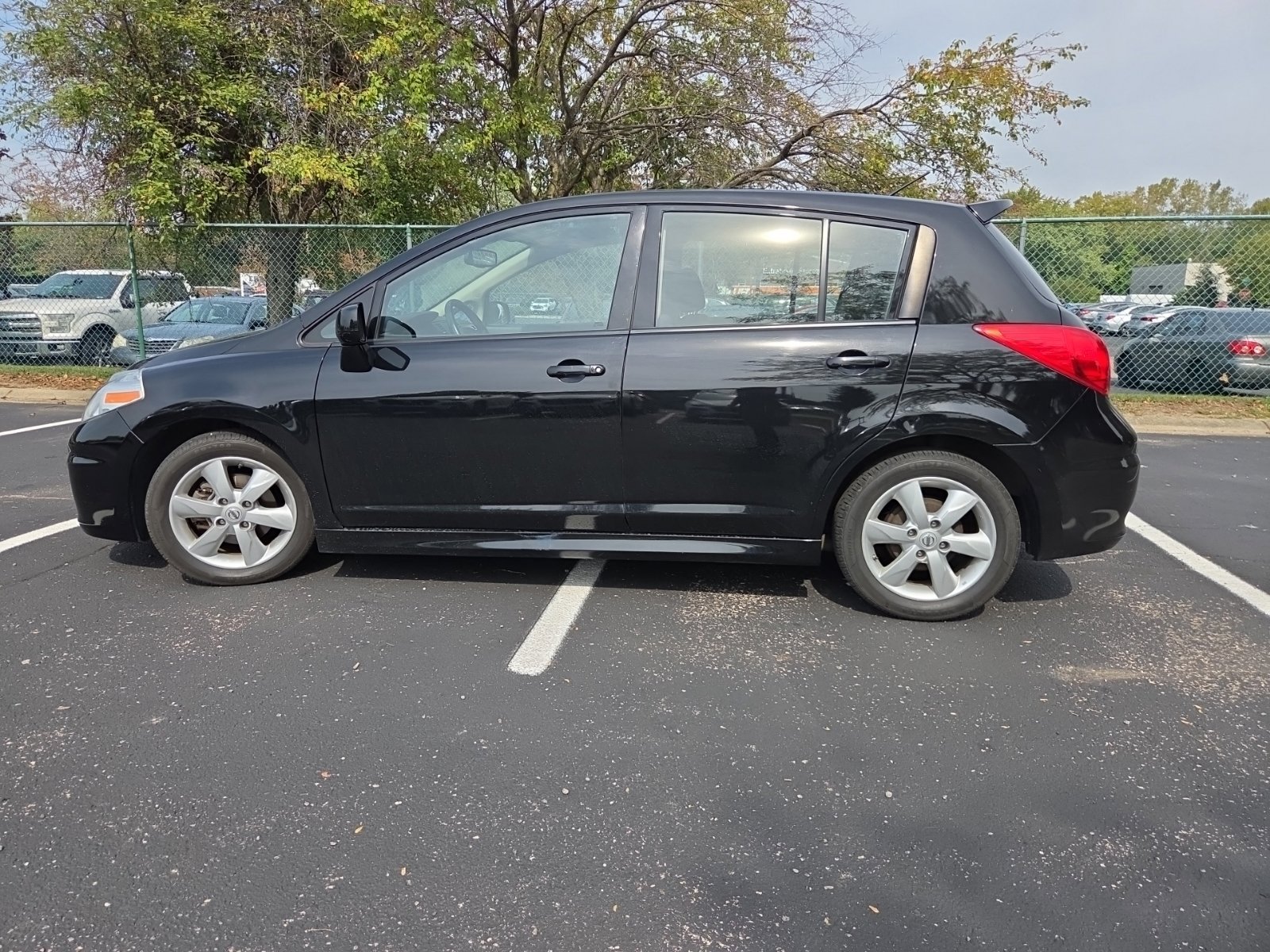 Used 2012 Nissan Versa Hatchback FWD image 10