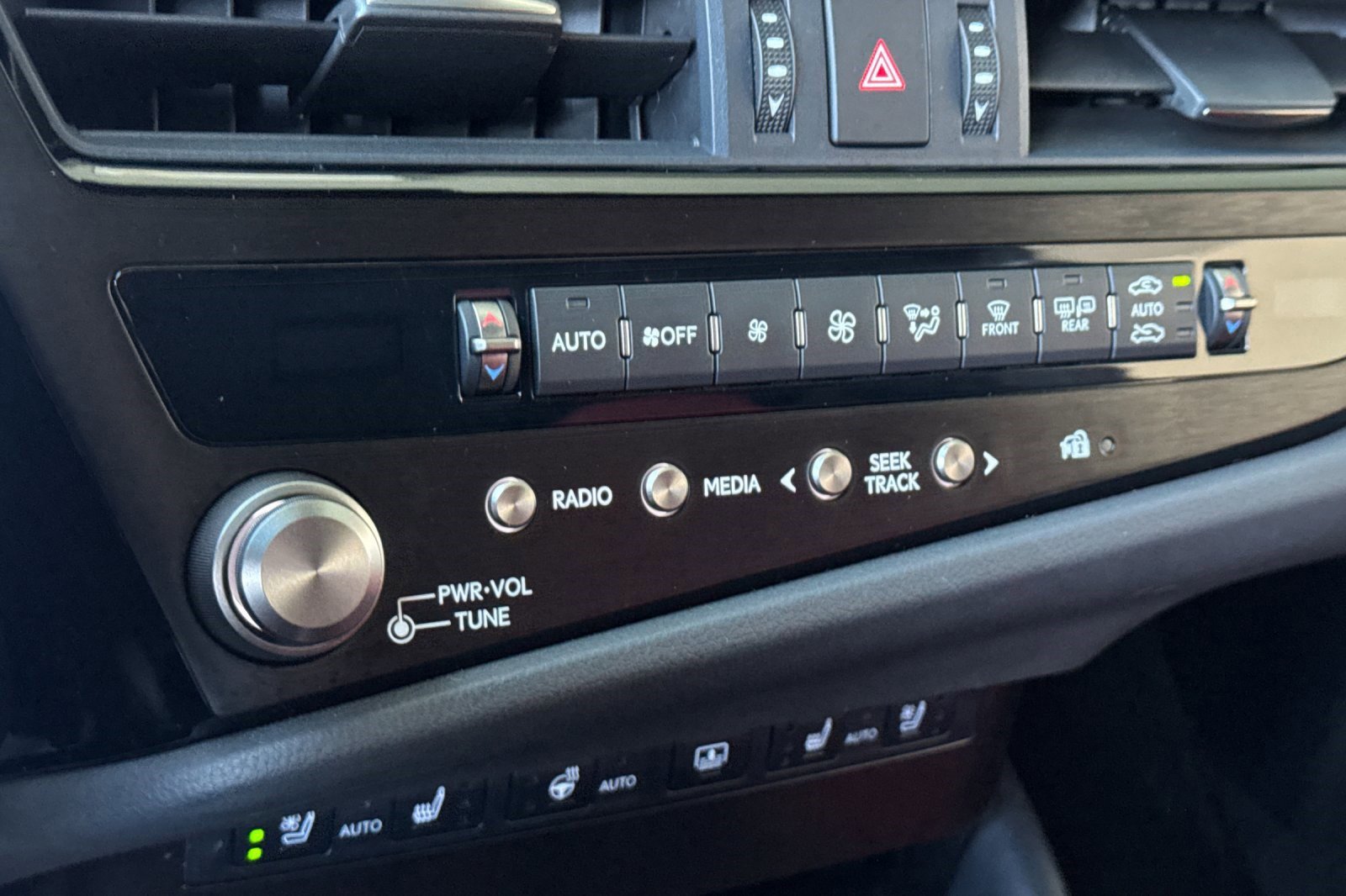 Used 2024 Lexus ES 300h F Sport w/ Accessory Package (Z2) image 17