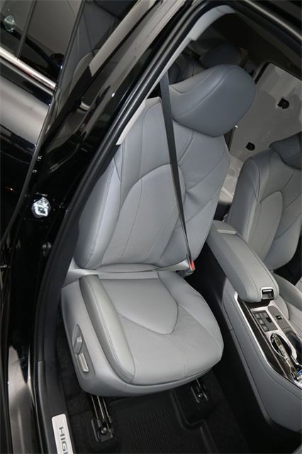New 2026 Toyota Highlander Limited image 17