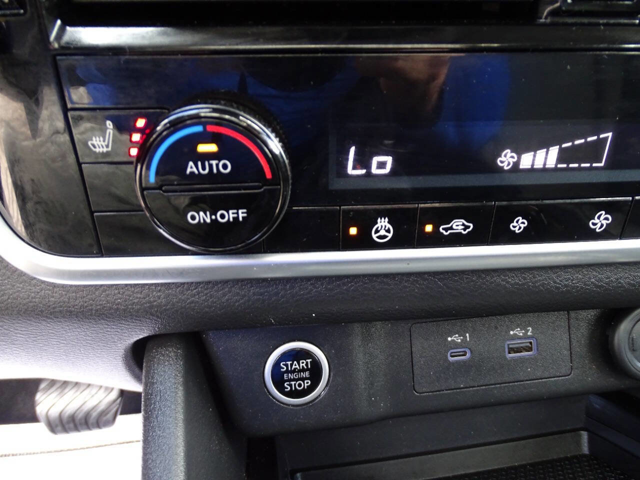 Used 2021 Nissan Rogue SV image 28