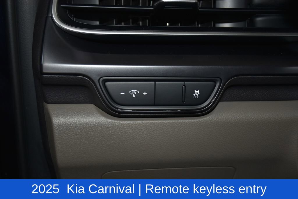 Used 2025 Kia Carnival image 9