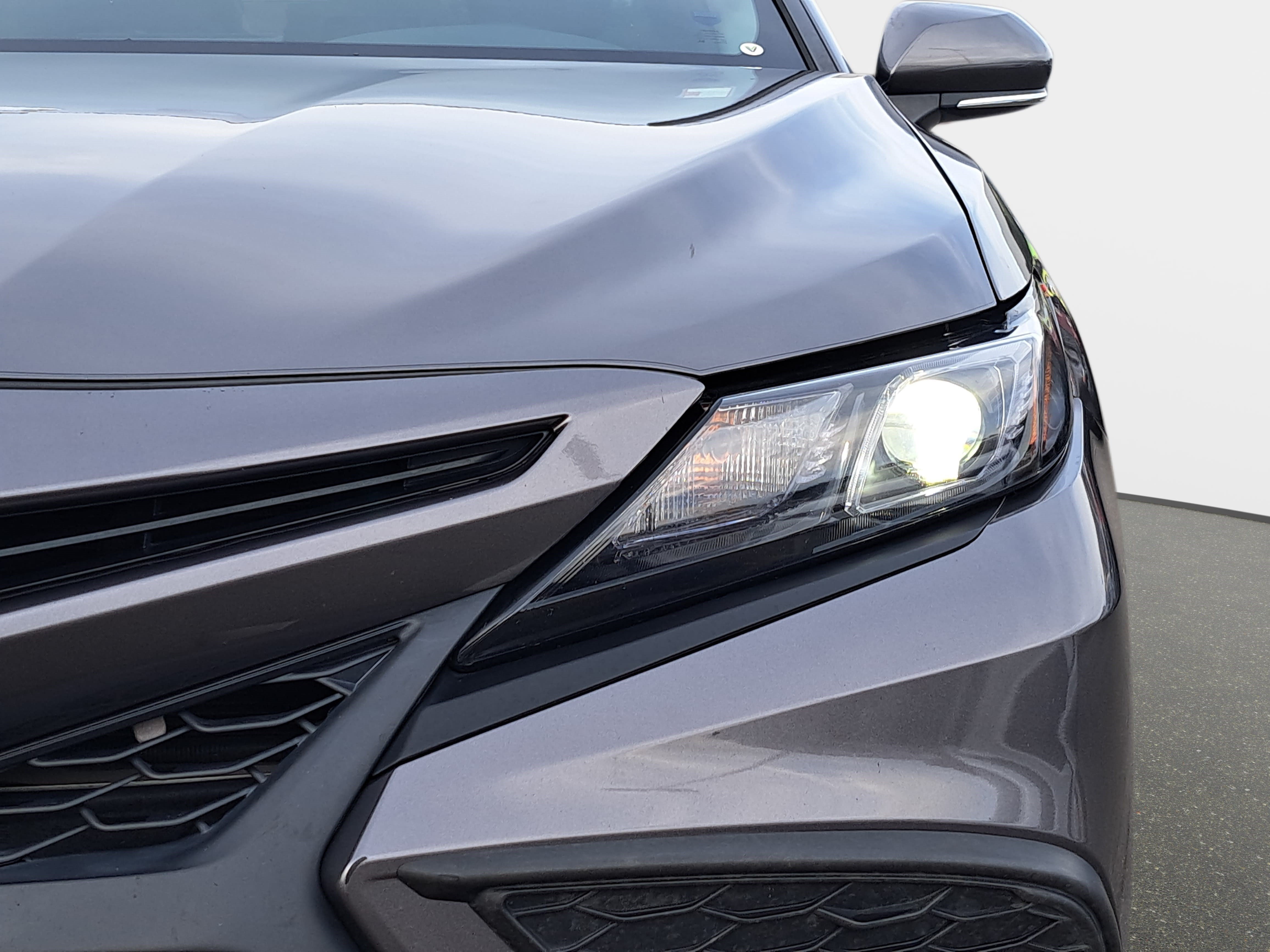Used 2022 Toyota Camry SE FWD image 29