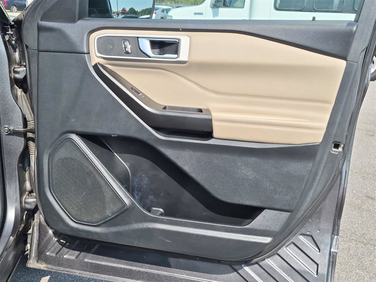 Used 2020 Ford Explorer XLT w/ Equipment Group 202A AWD/4WD image 34